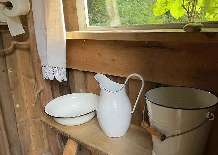 Lodge Charming Garden House By The River *